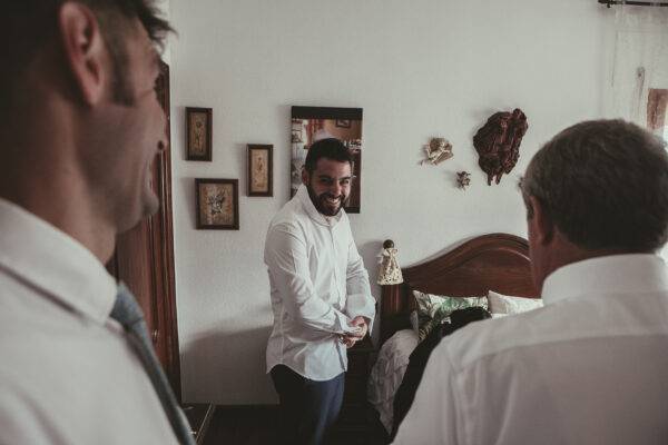 fotografía de bodas preparativos del novio